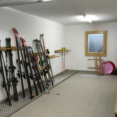 Au Pied De La Telecabine, Saastalcards