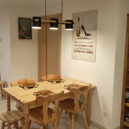 Apartment Au Pied De La Telecabine, Saastalcards *