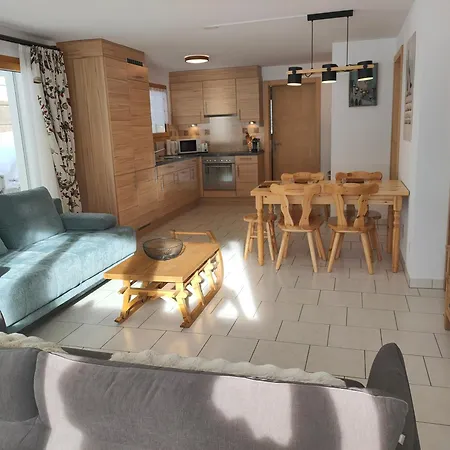 Appartement Au Pied De La Telecabine, Saastalcards *